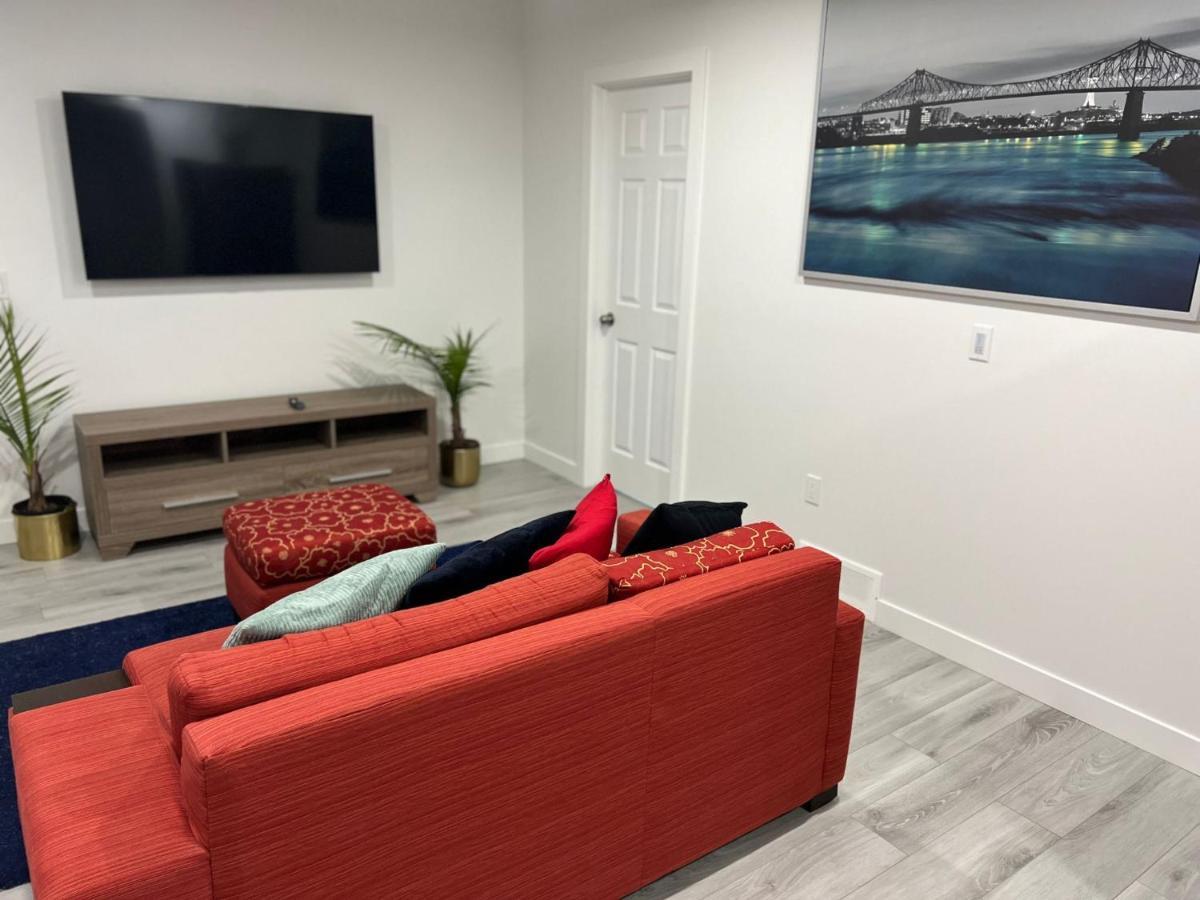 Beautiful 2 Bedroom Home Away From Home YYC Exterior foto