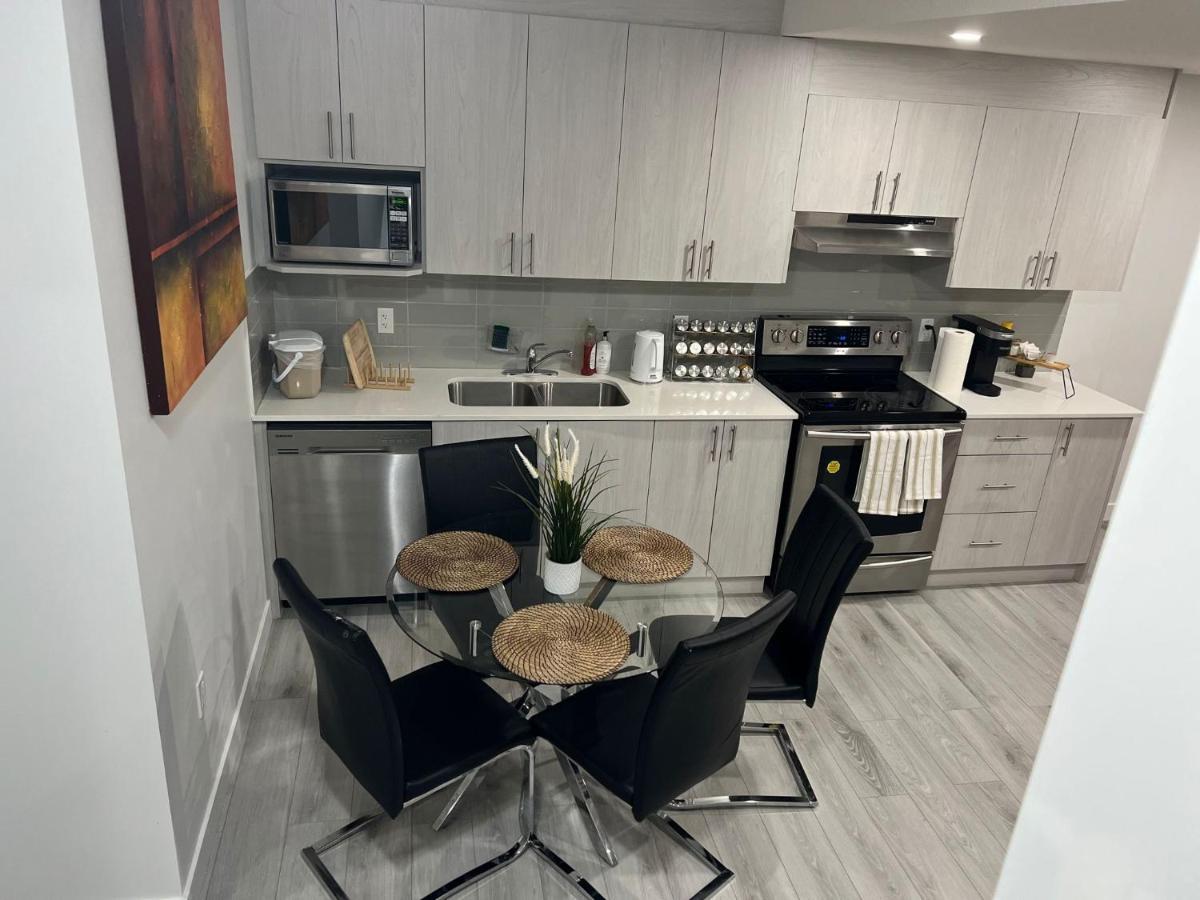 Beautiful 2 Bedroom Home Away From Home YYC Exterior foto