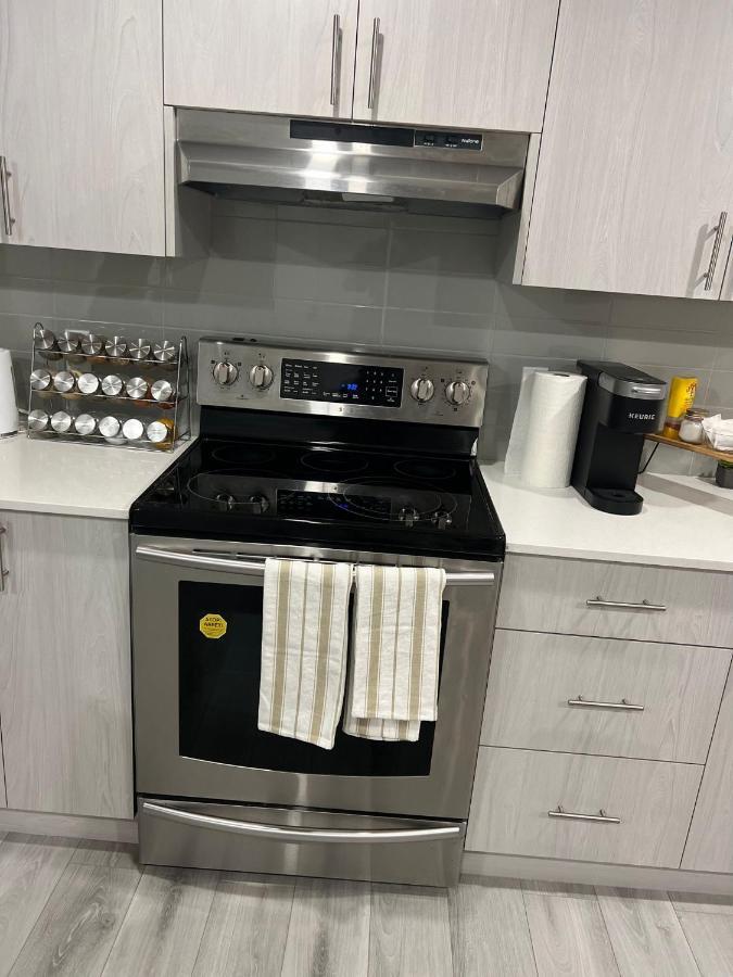 Beautiful 2 Bedroom Home Away From Home YYC Exterior foto