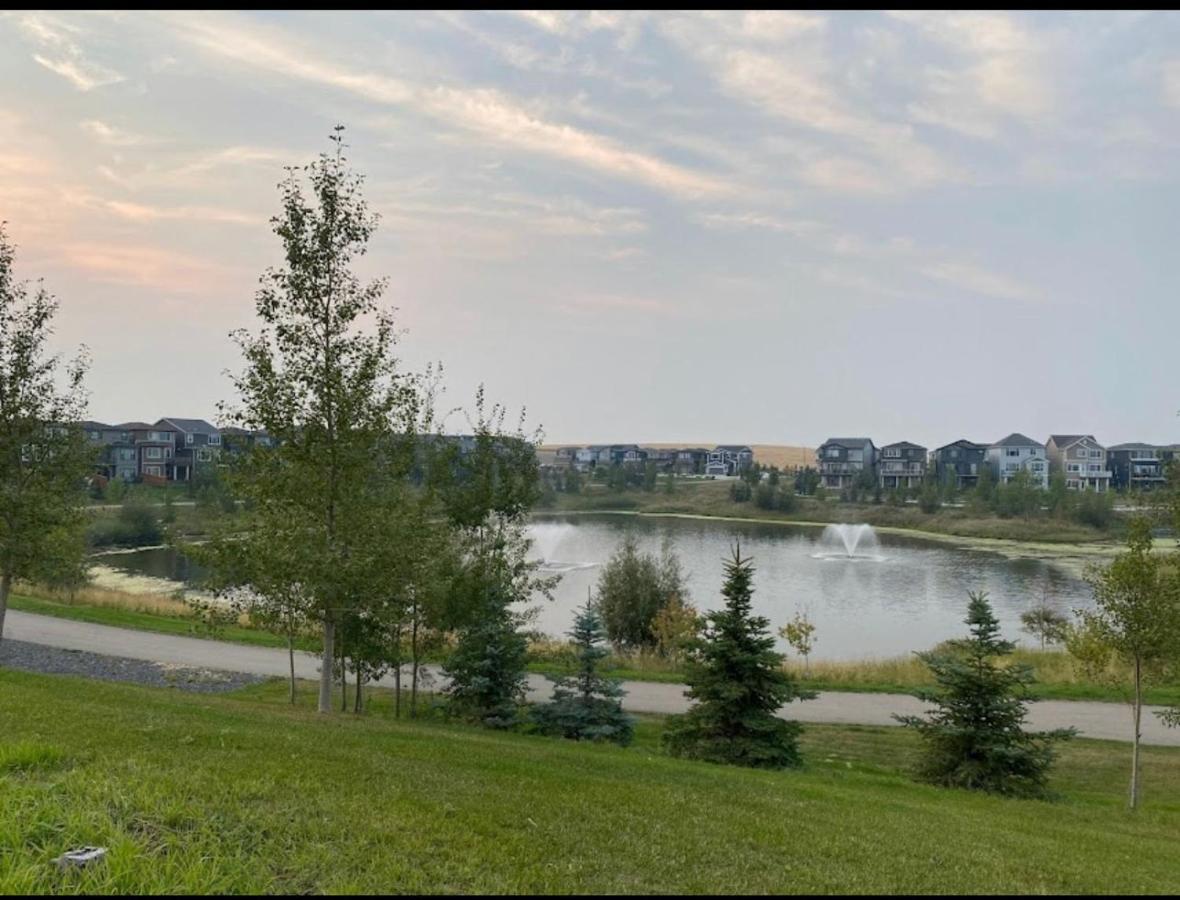 Beautiful 2 Bedroom Home Away From Home YYC Exterior foto